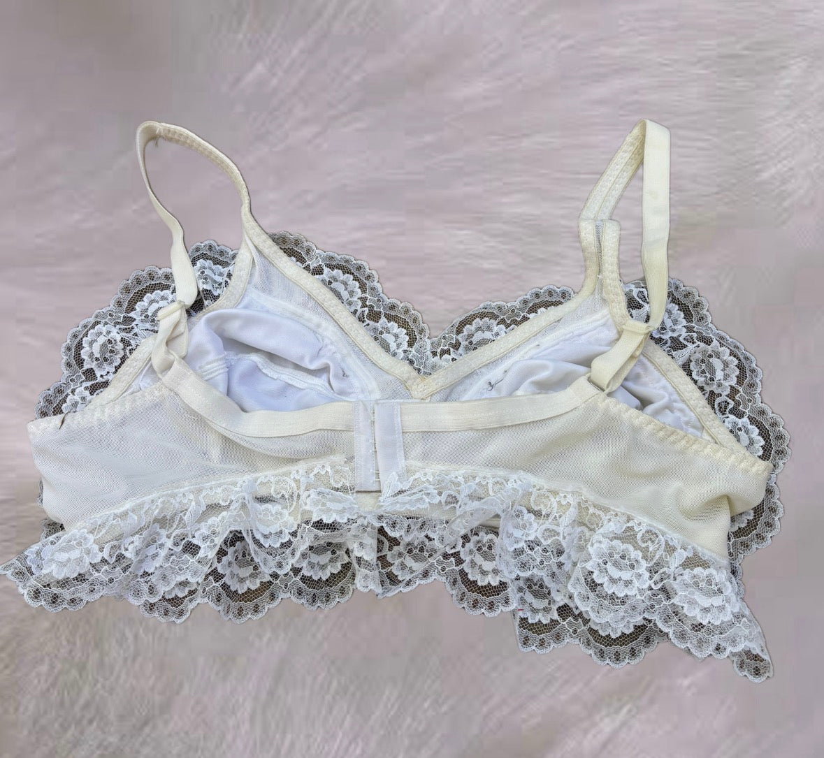 1/1 White Lace Bra